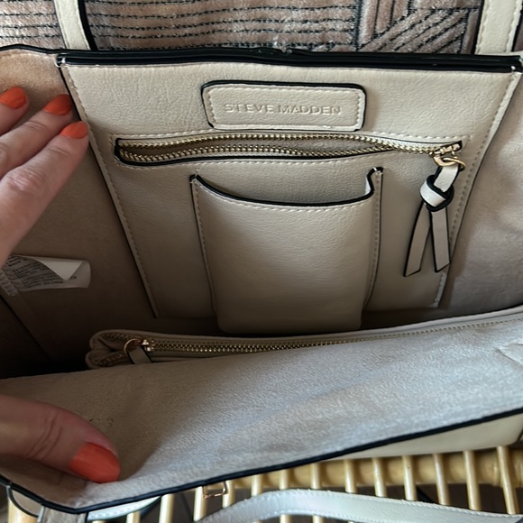 Steve Madden Tote - Picture 4 of 14
